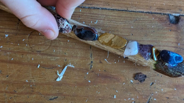 I add gem stones to the wand to increase its power